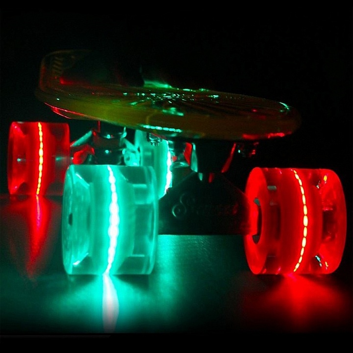 Скейт со светящимися колесами